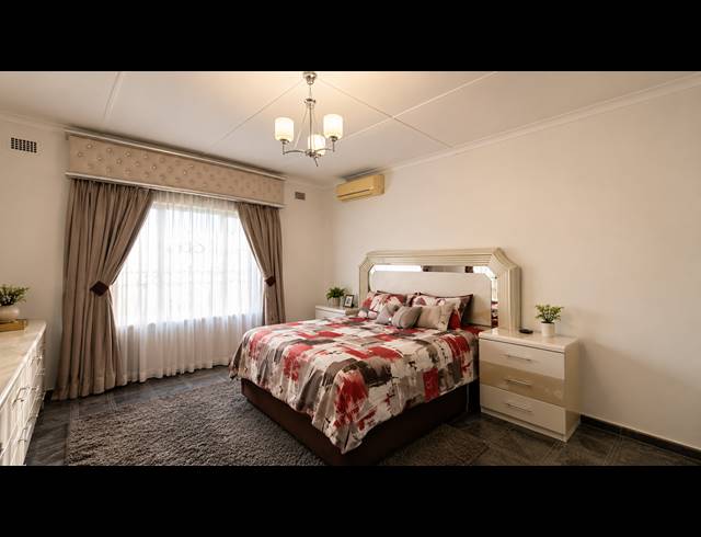 4 BEDROOM FREESTANDING FOR SALE IN BEREA WEST